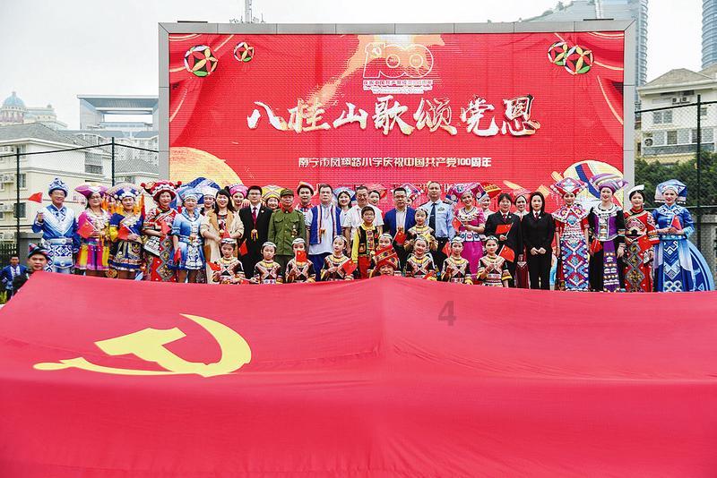 中国“最帅”医生走红,17岁高分考进中山大学,25岁博士毕业